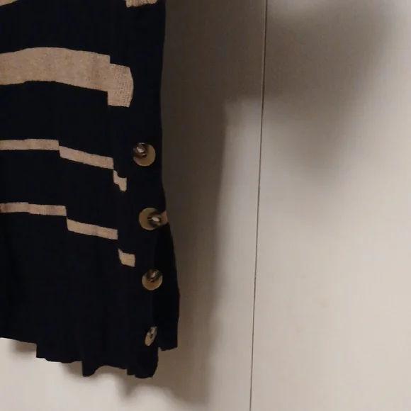 Kathy Ireland Beige and Black Striped Crew Neck Sweater - Picture 4 of 7